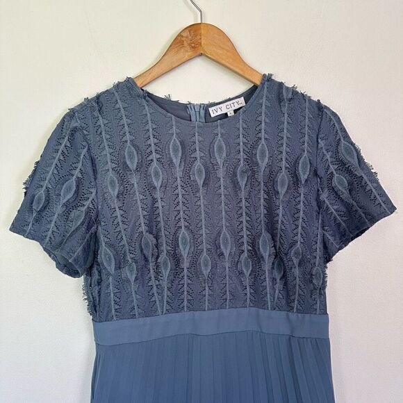 Ivy City Co Mommy and Me Mini Misty Blue Island Textured Pleated Short-sleeve Mi - Picture 4 of 13